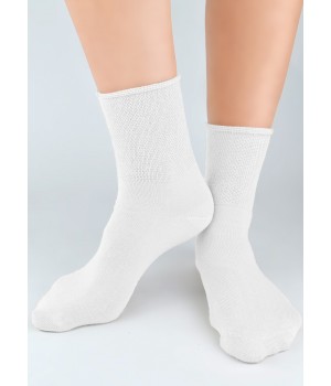 Медичні білі шкарпетки NOVITI SB103-U-06 43-46